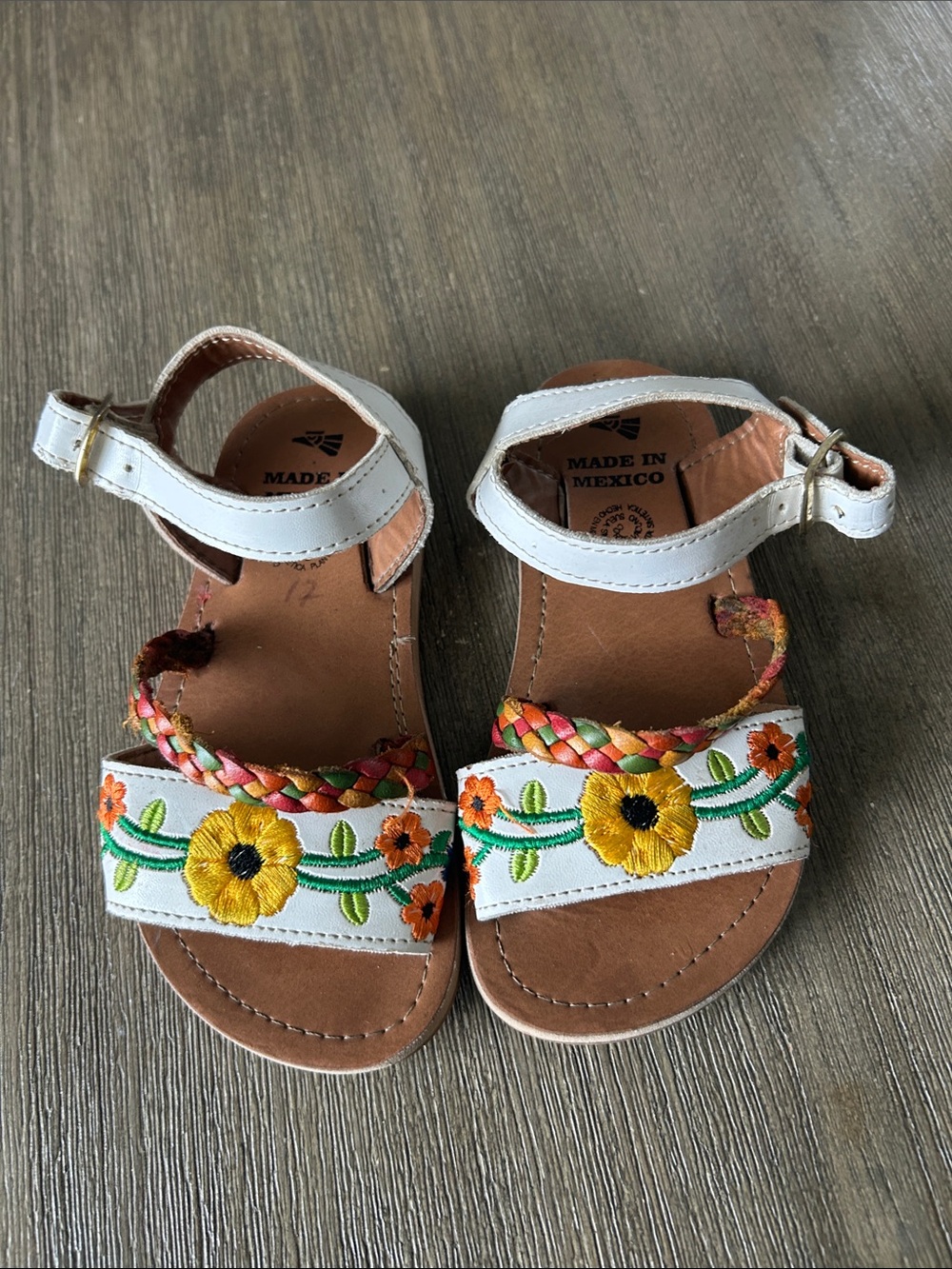 Girls White Embroidered Floral Sandals - Made in Mexico, Size 9 for Little Girl.